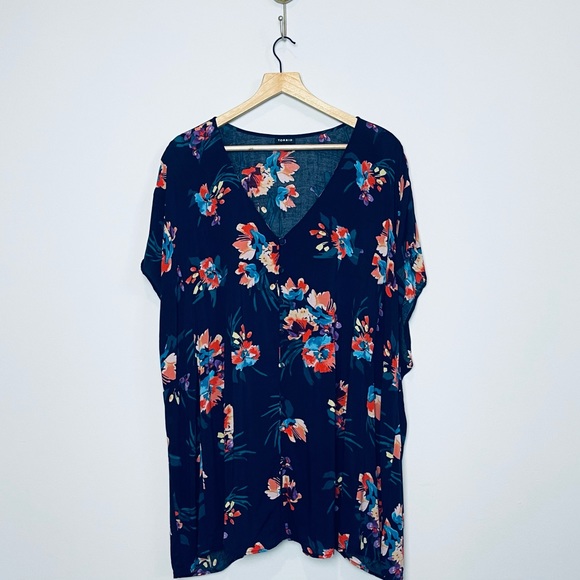TORRID Fit and Flare Colorful Floral Futter Sleeve Blouse - Picture 3 of 11